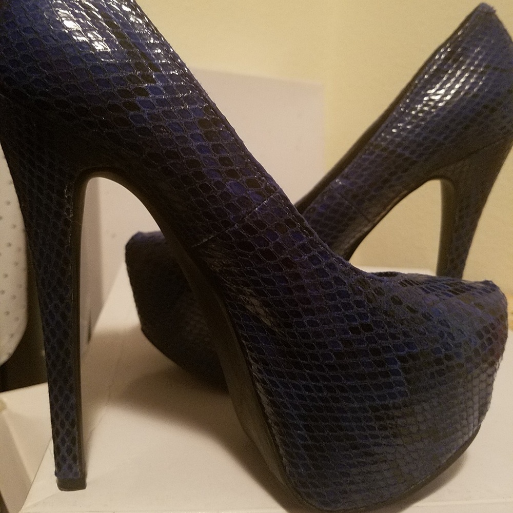 Heels - Picture 4 of 4